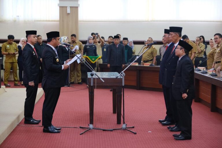 Lantik Pejabat Baru, Wagub Tekankan Efektif dan Efisien Dalam Bekerja 7 Wagub