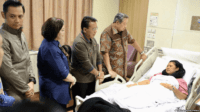 Fokus Dampingi Ibu Ani, SBY Serahkan Komando ke AHY