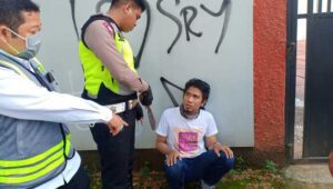 Acungkan Parang Saat Sweeping Pajak, Polisi Tahan Pria Ini