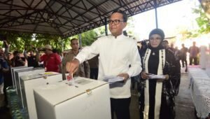 Usai Mencoblos di TPS 42,Gubernur Sulsel Berharap Pasca Pemilu Semua Bersatu