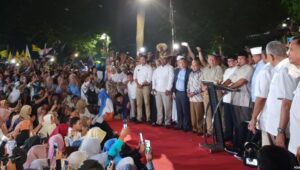 Klaim Kemenangan 62 Persen, Prabowo Sujud Syukur