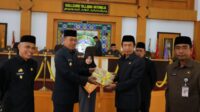 Bupati Syamsuddin Serahkan LKPJ ke DPRD