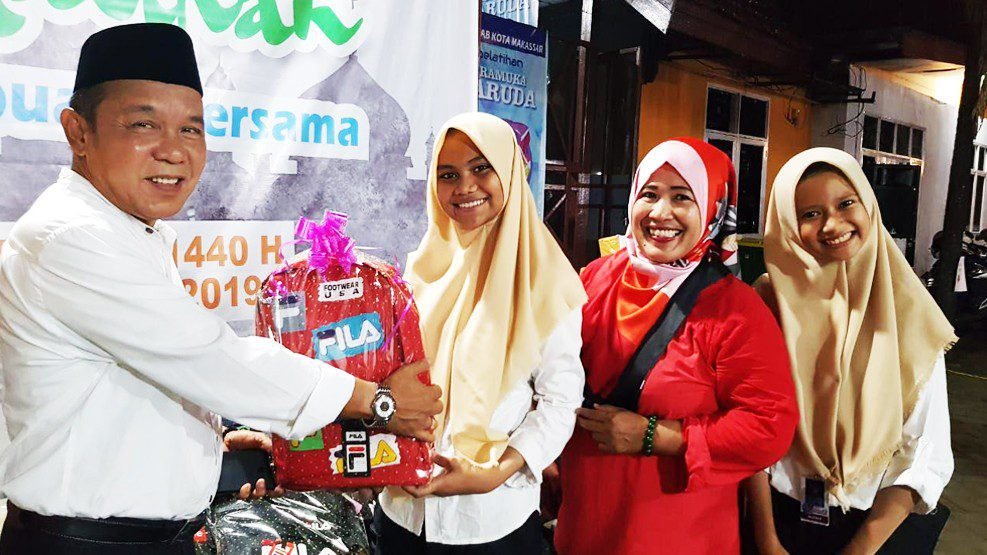 Kwarcab Makassar "Bakti Ramadhan" Bagikan Perlengkapan Sekolah ke Anak Panti Asuhan