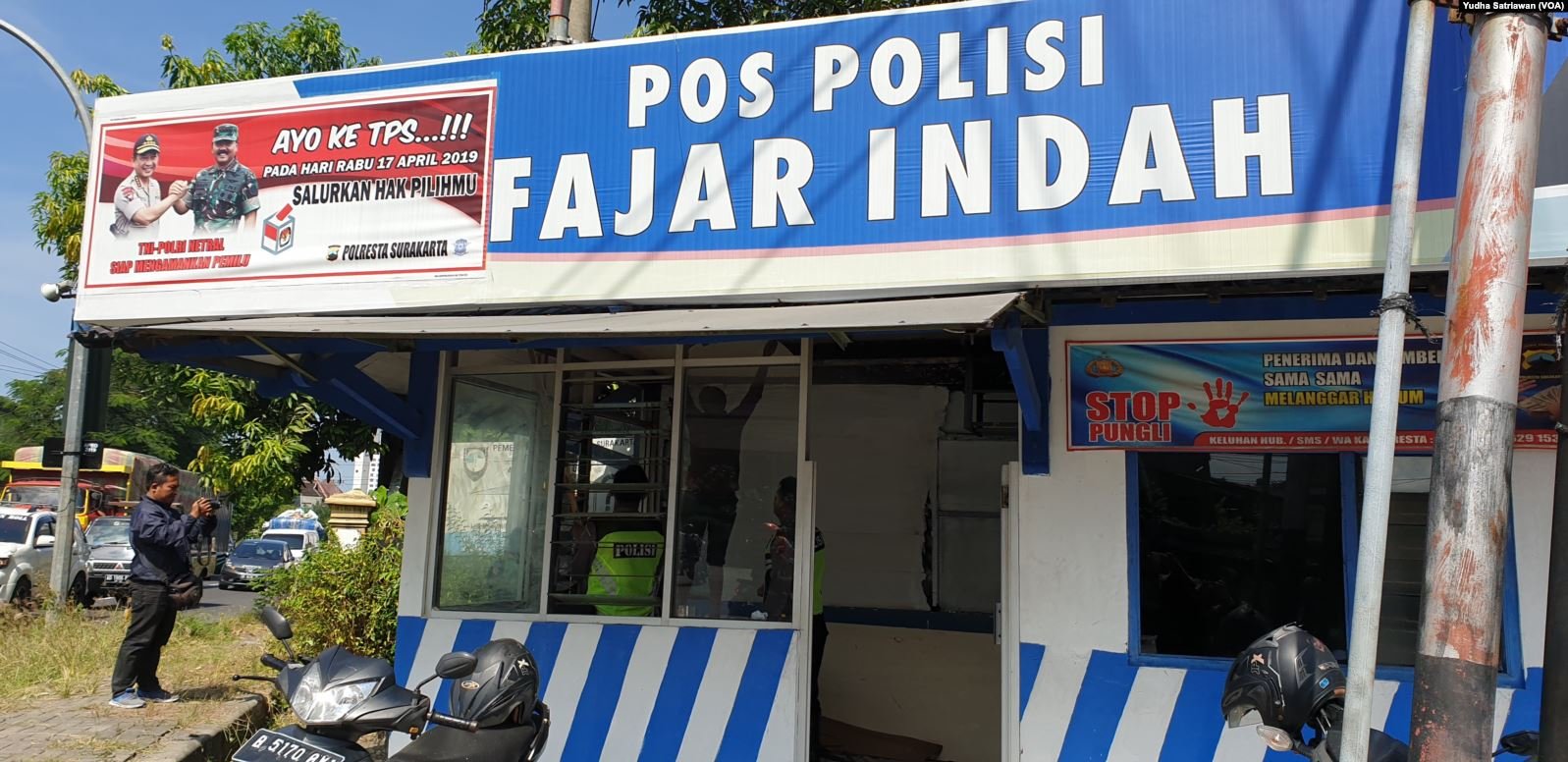 Markas Brimob Purwokerto Diserang hingga Pos Polisi Solo Terbakar