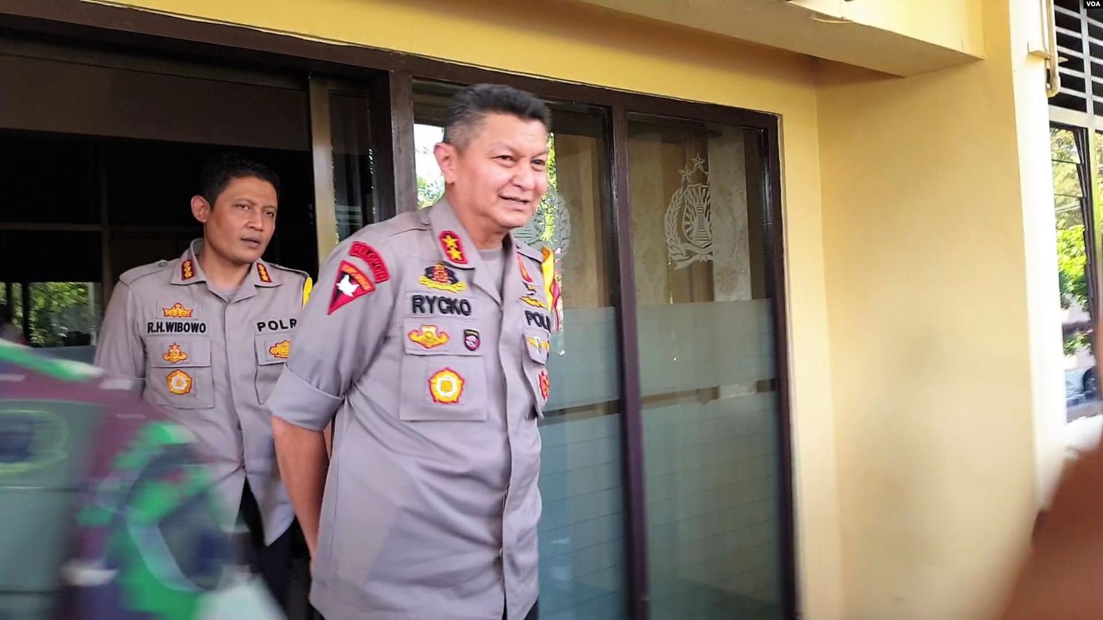 Markas Brimob Purwokerto Diserang hingga Pos Polisi Solo Terbakar