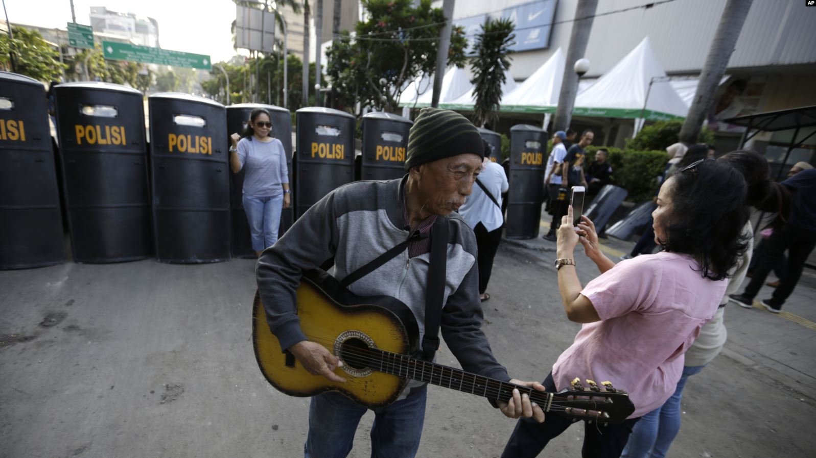 Pembatasan Fitur-Fitur Media Sosial