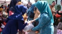 Pj Ketua TP PKK Makassar Serahkan Bantuan Sembako Gratis