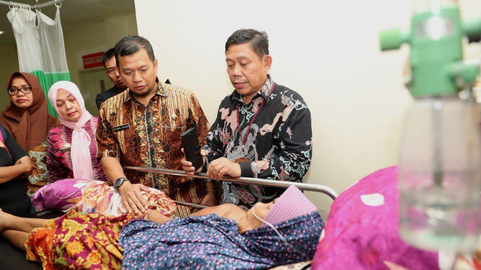 Pj Wali Kota Iqbal, Besuk Dg Intang Pasien Tumor Lengan 