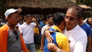 Tangis Danny di Family Gathering Pemkot Makassar