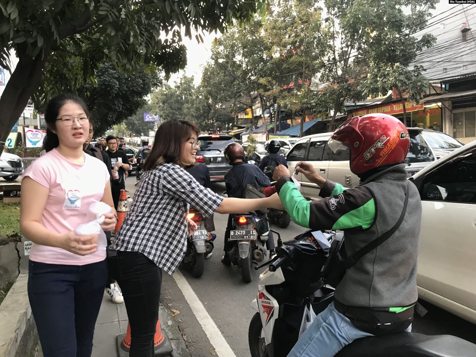Viral, Kisah Dosen Kristen Bagikan Takjil untuk Mahasiswa yang Berpuasa
