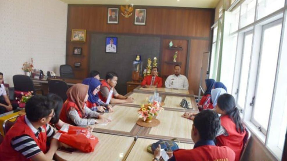Camat Panakkukang Terima Mahasiswa KKN Unhas