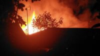 Diduga Korsleting Listrik, 2 Rumah di Pattunuang Terbakar