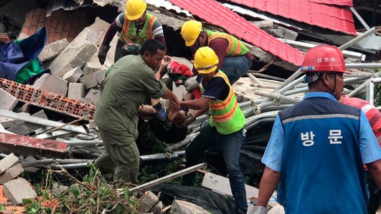 Gedung Berlantai 7 Ambruk, Sedikitnya 17 Pekerja Bangunan Tewas 2 Gedung Berlantai 7 Ambruk, Sedikitnya 17 Pekerja Bangunan Tewas