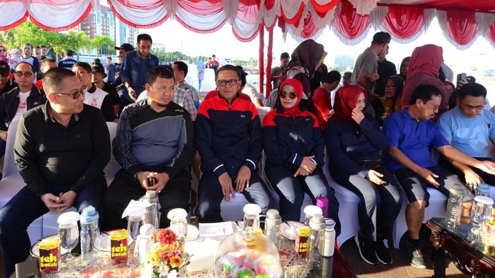 Gubernur Ajak Masyarakat Makassar Bersihkan Lingkungan