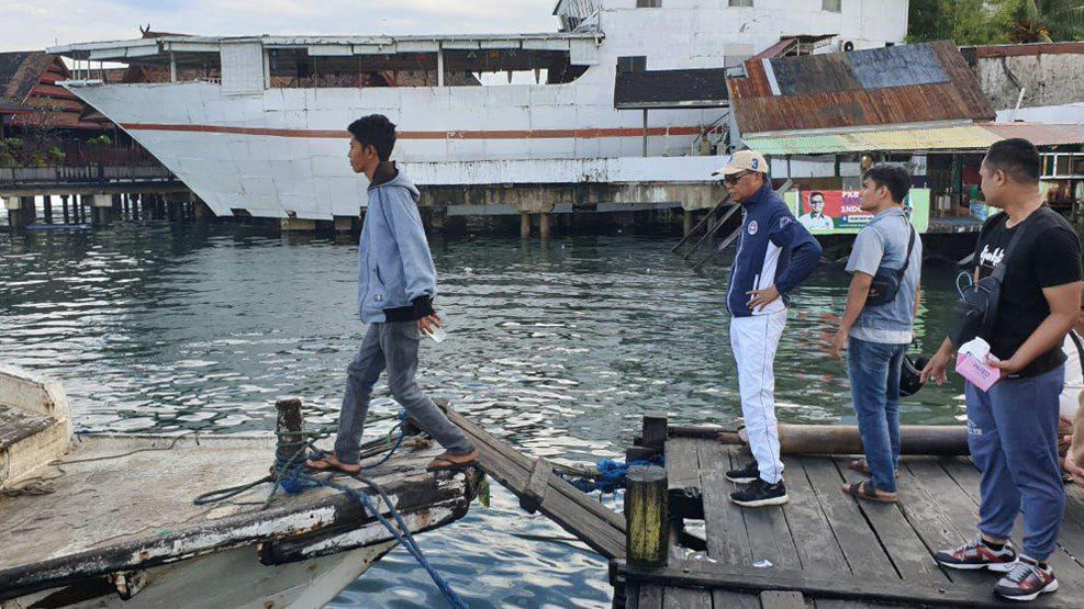 Gubernur bersama Ketua PKK Sulsel Tinjau Penyebrangan Kayu Bangkoa