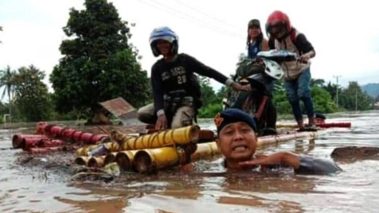 Hujan Lebat, Jalur Trans-Sulawesi Tak Dapat Dilintasi, 100 Rumah Terendam Banjir 5 Hujan Lebat, Jalur Trans-Sulawesi Tak Dapat Dilintasi, 100 Rumah Terendam Banjir