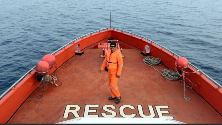 Kapal Kargo KM Lintas Timur Tenggelam di Sulawesi, 17 Awak Hilang