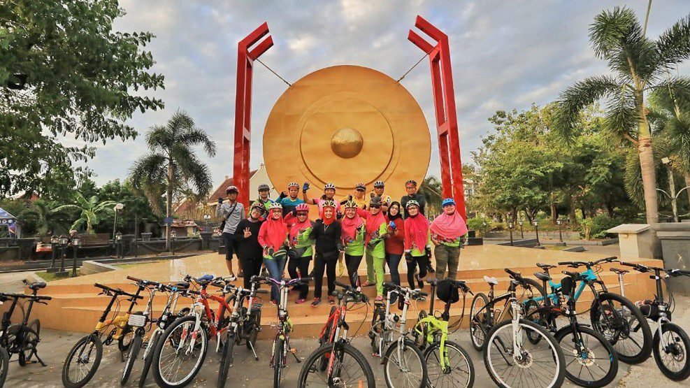 Ketua TP PKK Makassar Puasa Sambil Keliling Bersepeda