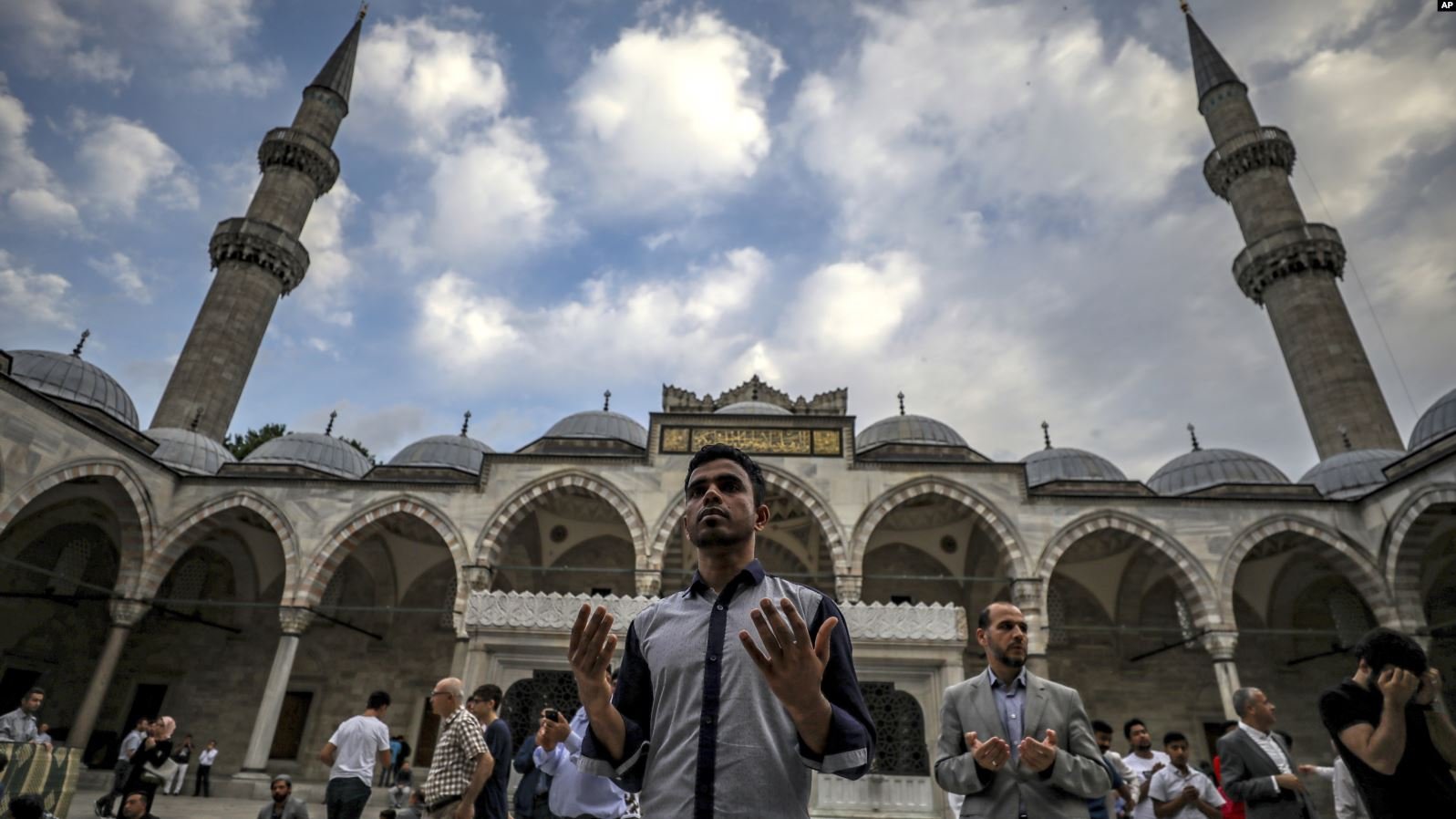 Muslim di Penjuru Dunia Rayakan Idul Fitri