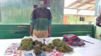 Prajurit Satgas Yonif 126/KC Tangkap Pembawa Ganja di Perbatasan