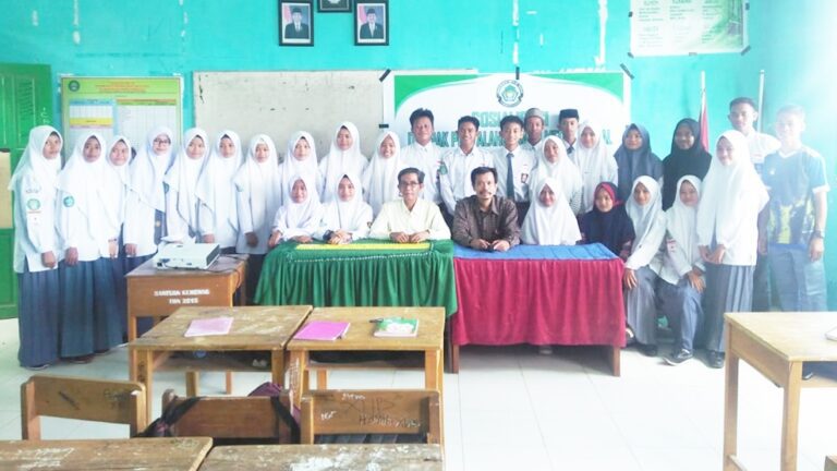 Prof Kaharuddin dan Ahdan Sinilele Nara Sumber Sosialisasi Dampak Medsos di Maros