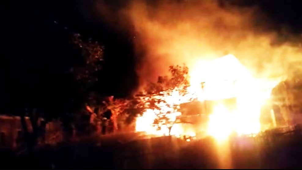Ditinggal Shalat Magrib, Satu Rumah Panggung di Pangkep Terbakar