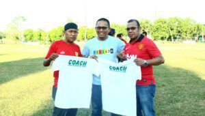 Seluruh Coach Peserta Liga Gala Karya Sulsel Diberikan Kostum Khusus