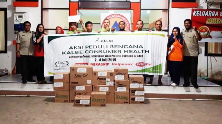 Kalbe Farma Bantu Korban Bencana Banjir di Wajo 01