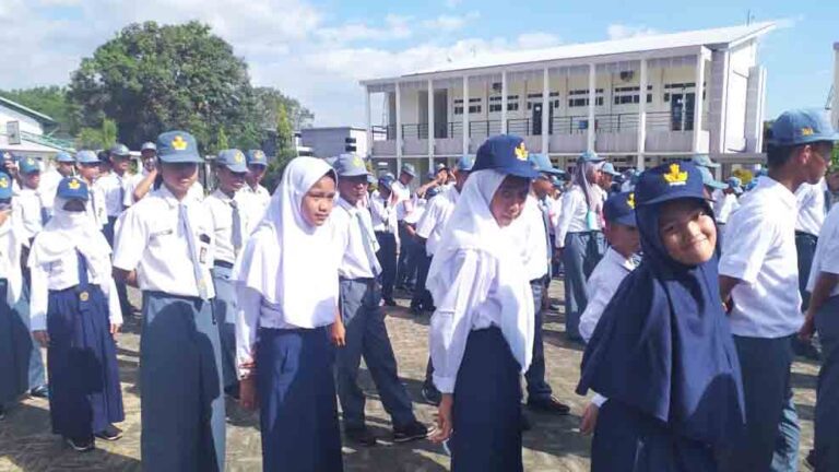PLS di SMP-SMANKO Sulsel Dirangkaikan Penanaman Pohon 3 Pengenalan Lingkungan Sekolah (PLS) SMP-SMANKO Sulsel. (foto: ist)