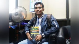 Rajuddin Mahasiswa Komunikasi Unismuh Makassar ini Tulis Buku Autobiografi