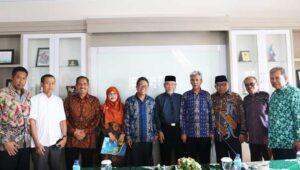 Rektor dan Ketua BPH Lepas 4 Orang CJH Unismuh Makassar