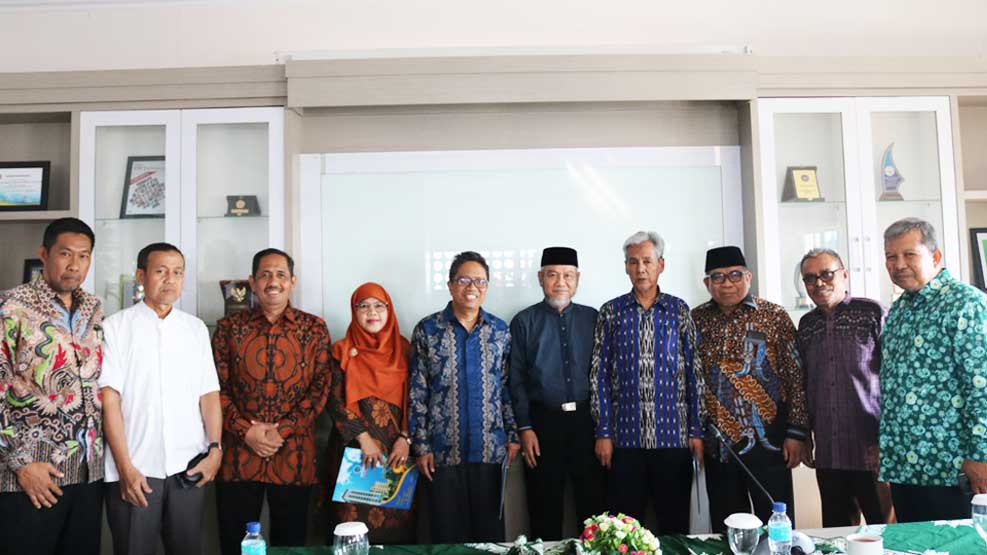 Rektor dan Ketua BPH Lepas 4 Orang CJH Unismuh Makassar