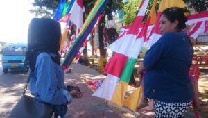 Pedagang Aksesoris HUT Kemerdekaan Hiasi Kota Pangkep