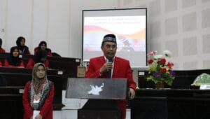 Dekan FKM Unhas Sampaikan Empat Kunci Sukses Ala Bugis Makassar Kepada Maba