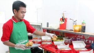 Di Balik Kisah Sukses Ayam Judes Makassar