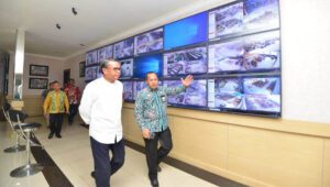 Sidak ke Disdik Sulsel, Gubernur Ancam Rumahkan Kepsek Bandel