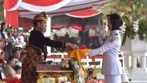 Kenakan Pakaian Adat Bali, Presiden Jokowi Pimpin Upacara Detik-Detik Proklamasi di Istana Merdeka