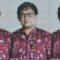Wakil Rektor Unismuh Jadi Foto Model Baju Seragam di Majalah SM