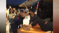 Brimob Polda Sulsel Selamatkan Ibu Hamil Saat Aksi Demonstrasi