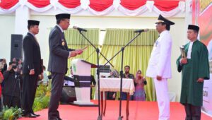 Gubernur Sulsel Lantik Sekda Jadi Wakil Bupati Barru