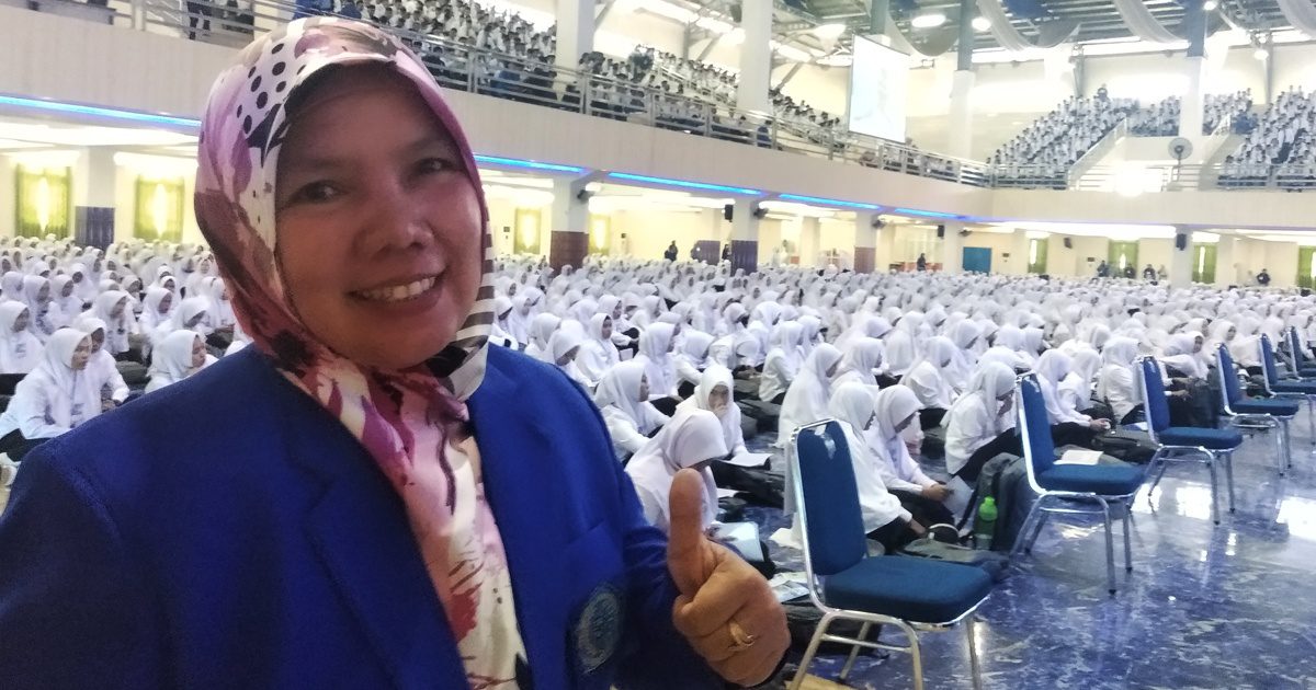 Dr Hj Ihyani Malik SSos MSi Dekan Fisip Unismuh Makassar