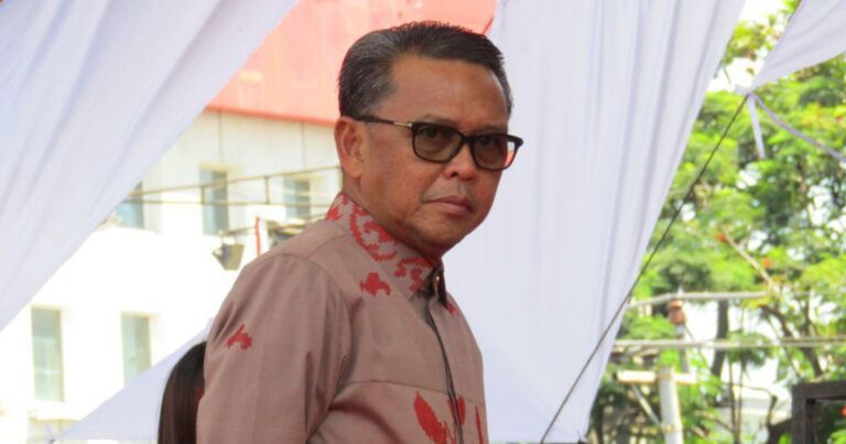 Pemasangan Papan Bicara, Gubernur: Penertiban Stadion Mattoangin Perintah Undang-Undang 6 Gubernur Sulsel Nurdin Abdullah HAI 2019