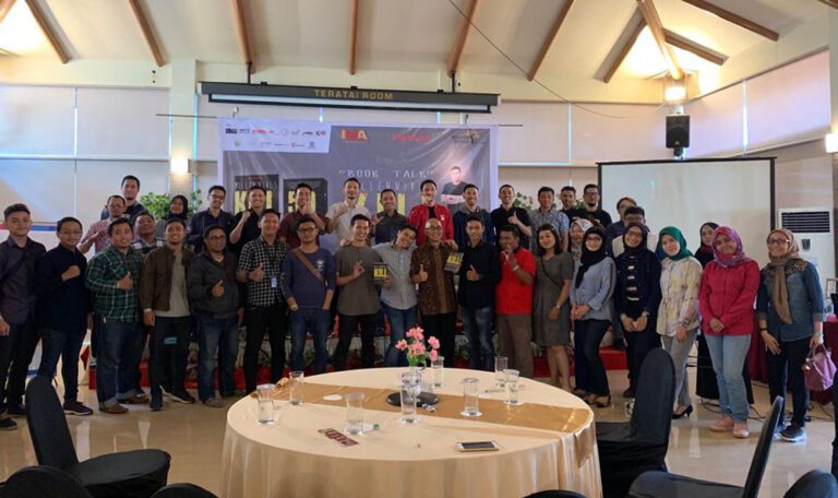 IMA Chapter Makassar Gelar Seminar "Bedah Buku Millenials KILL Everything" 7 IMA Chapter Makassar