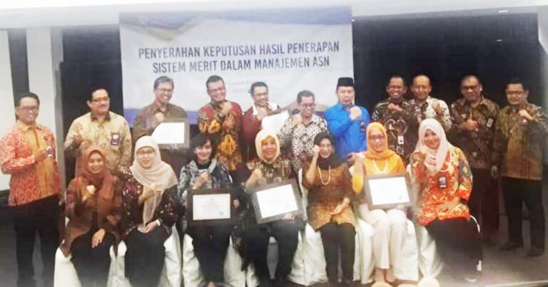 Komisi ASN Serahkan Hasil Penyerahan Penerapan Sistem Merit 4 Komisi ASN Serahkan Hasil Penyerahan Penerapan Sistem Merit