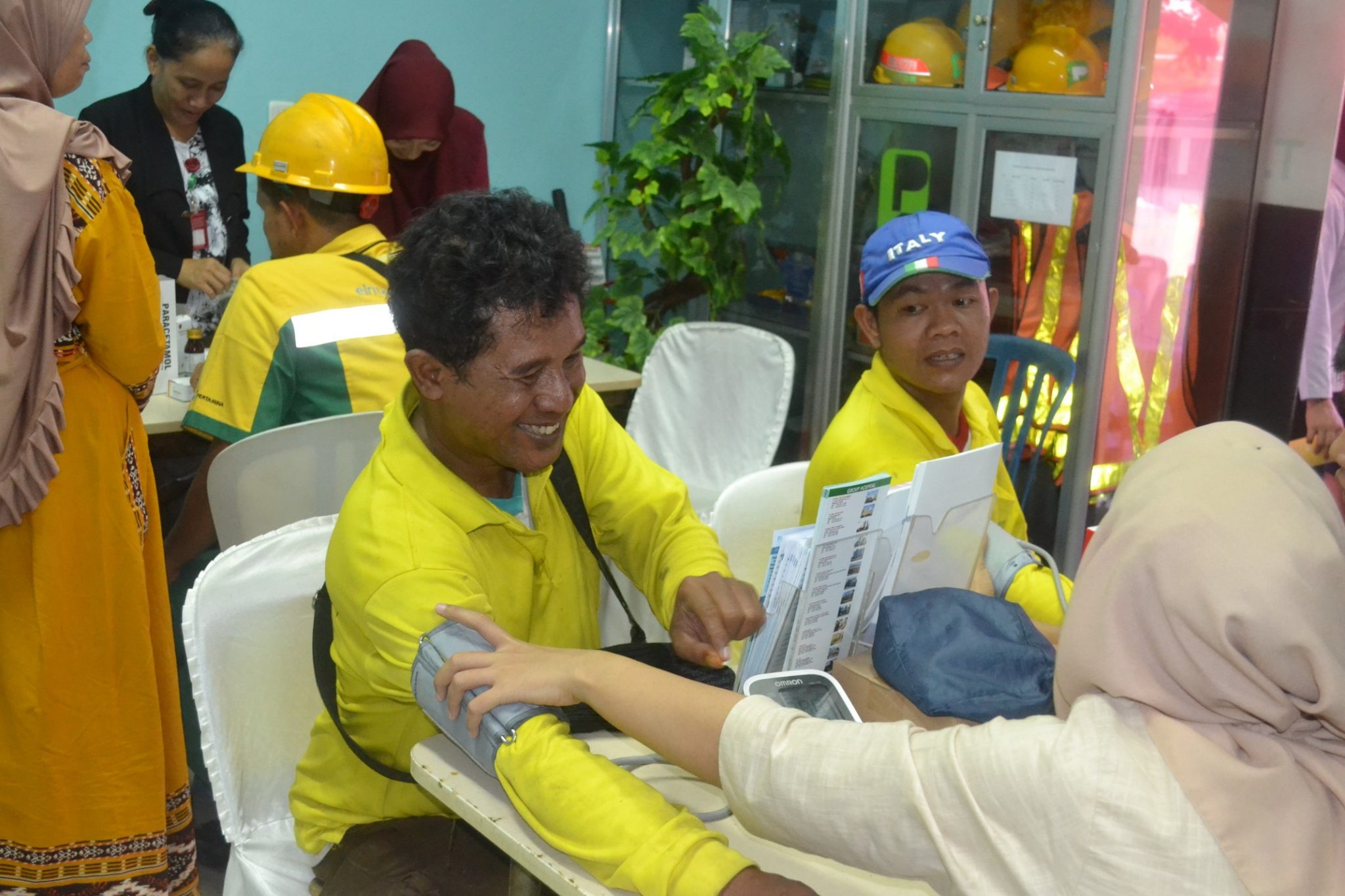 Masyarakat Sei Siak yang sedang memeriksakan kesehatan scaled