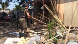 Satpol PP Kembali Tertibkan Eks Kantor Dinas Perhubungan Makassar