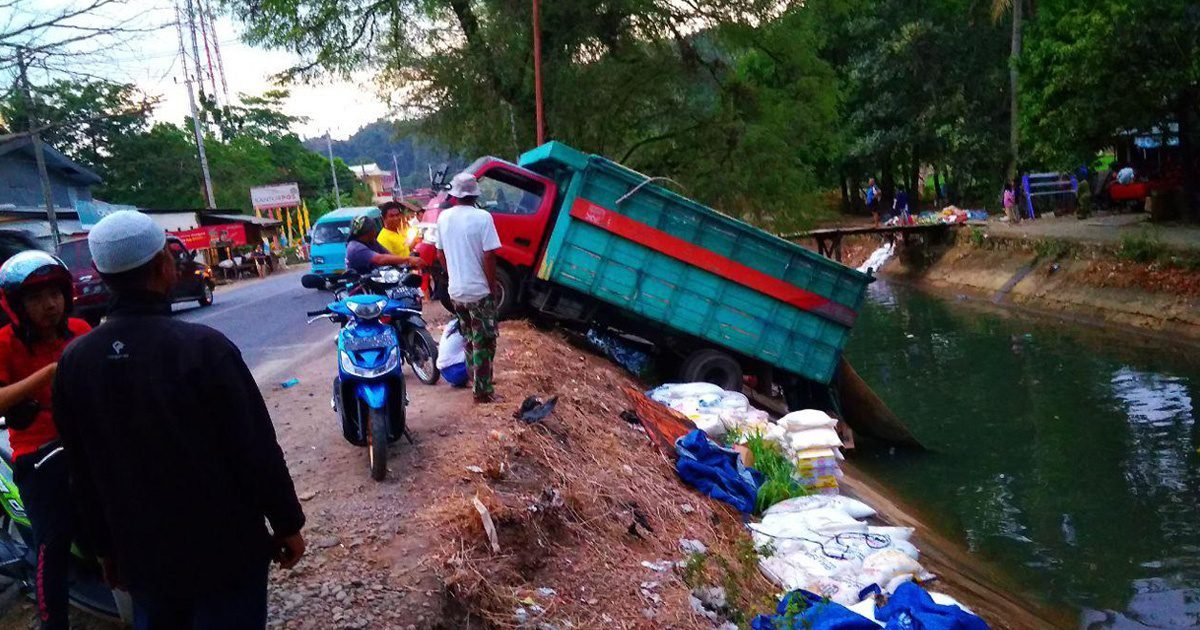Truk Pengangkut Barang