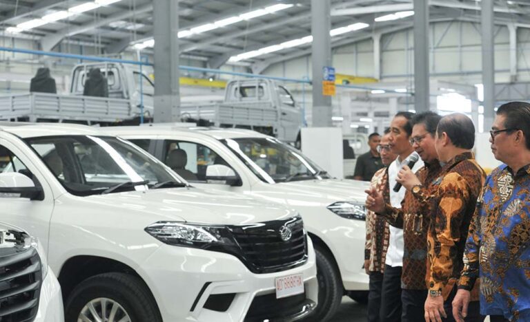 Presiden Jokowi: ‘Feeling’ Saya Esemka Laku Keras 3 mobil pick up Esemka