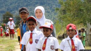 Guru-Guru Muda yang Nekat Berbakti Untuk Papua