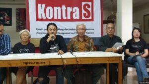 Keluarga Korban Pelanggaran HAM Desak Jokowi Copot Prabowo